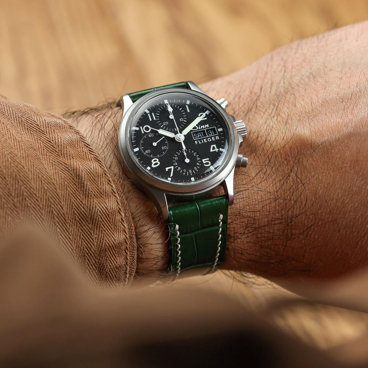 Armen Calf Leather Uhrenarmband mit Krokodilprägung in Dunkelgrün – Handgenäht
