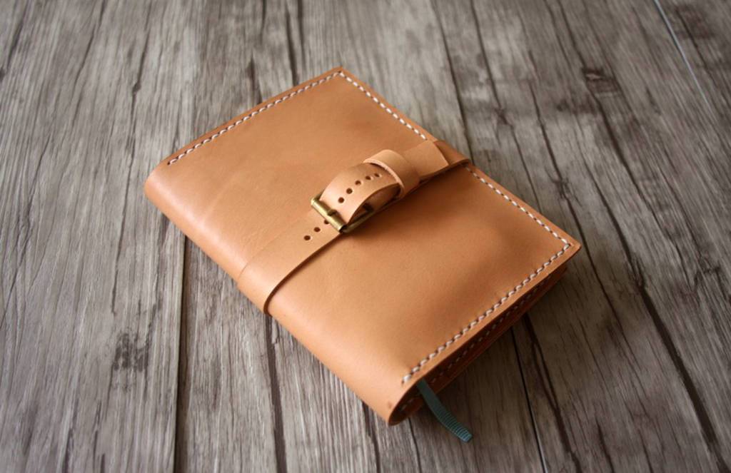 Customized Women's Passport Cover Leather Wallet