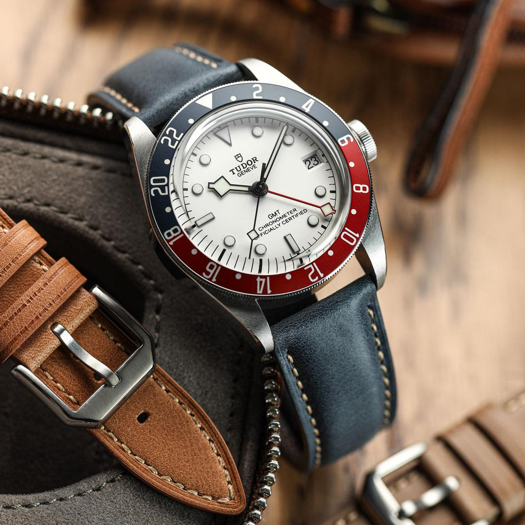 Bracelet de montres en cuir véritable rembourré Whitby – Bleu pastel raffinée