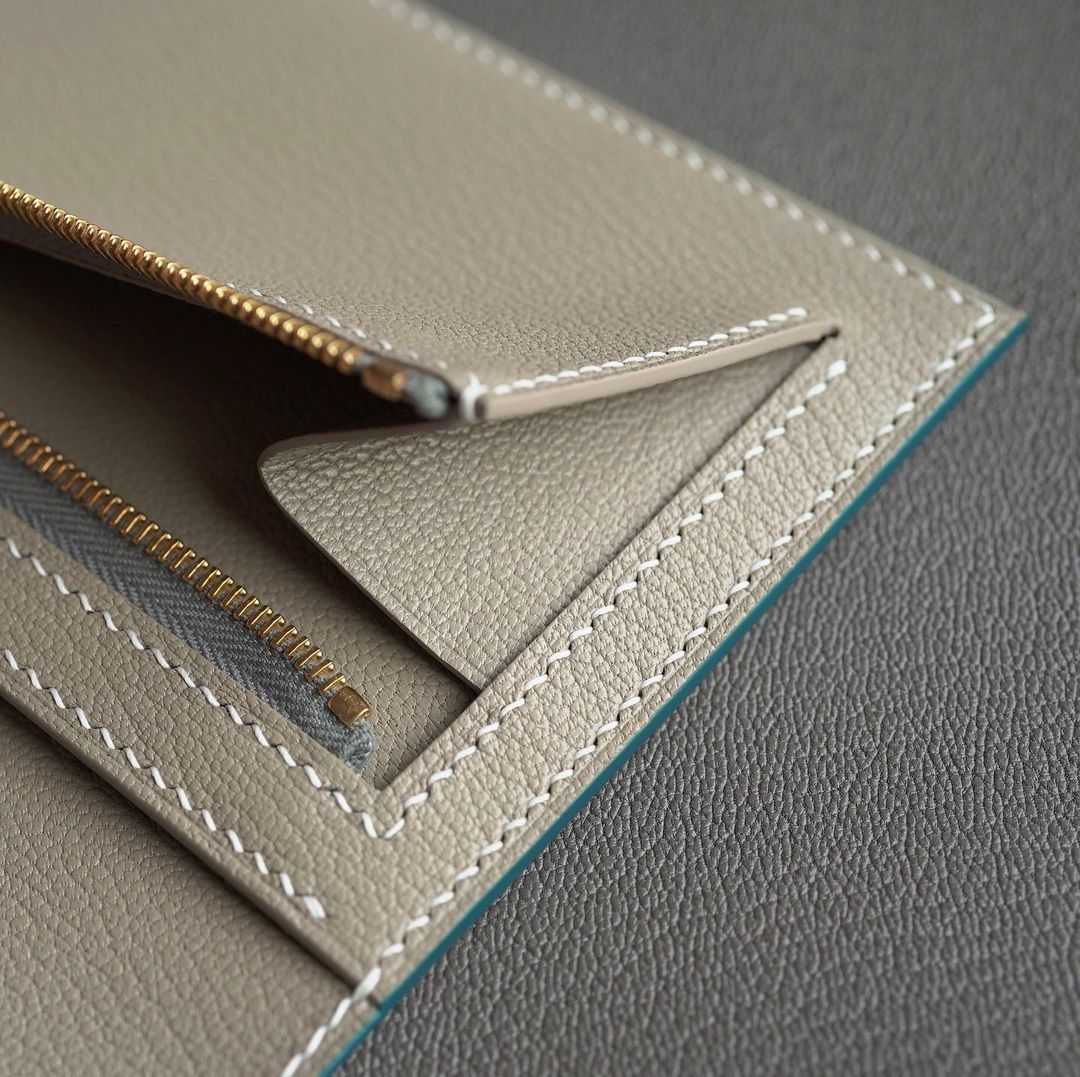 กระเป๋าสตางค์ใบยาวสีน้ำเงินมารีน x สีเบจอ่อน