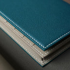 กระเป๋าสตางค์ใบยาวสีน้ำเงินมารีน x สีเบจอ่อน