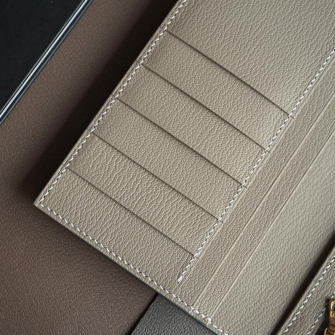 กระเป๋าสตางค์ใบยาวสีน้ำเงินมารีน x สีเบจอ่อน