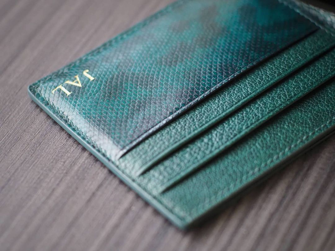 กระเป๋าสตางค์หนัง Epsom ลายงูพับสองทบ