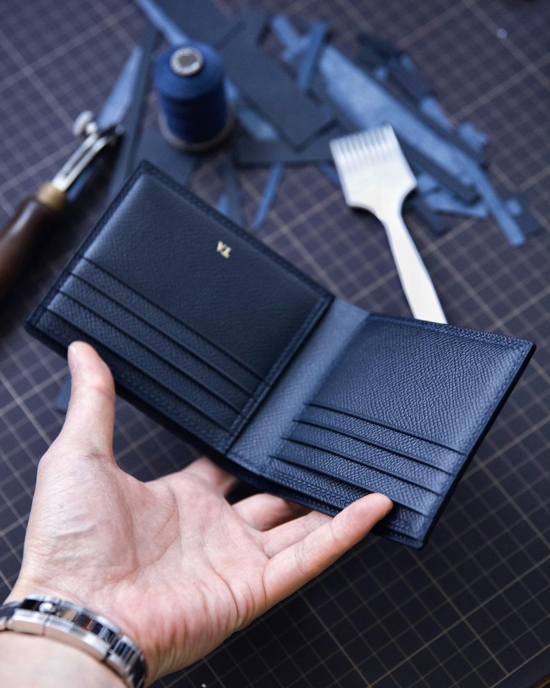 กระเป๋าสตางค์พับสองทบ Basic - สีกรมท่า