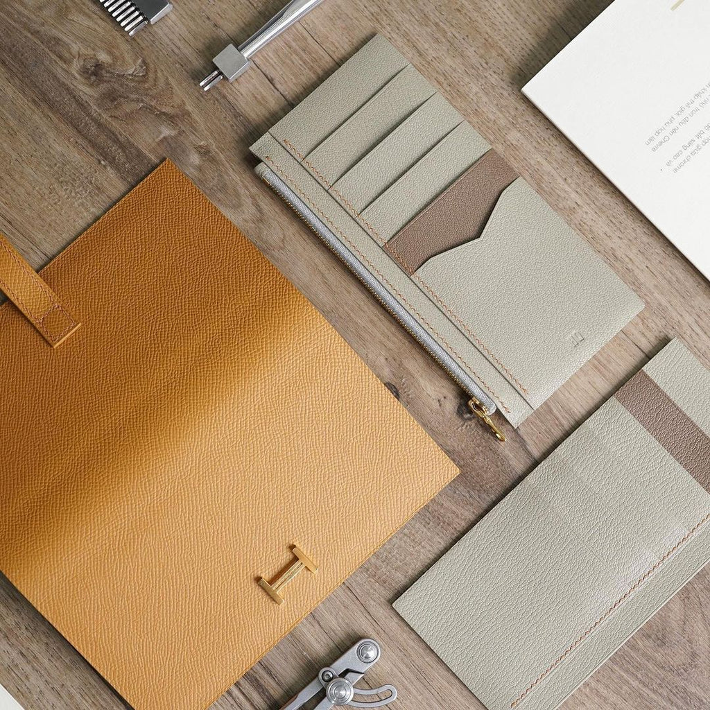 กระเป๋าสตางค์ใบยาวสีมัสตาร์ดสลับเบจ