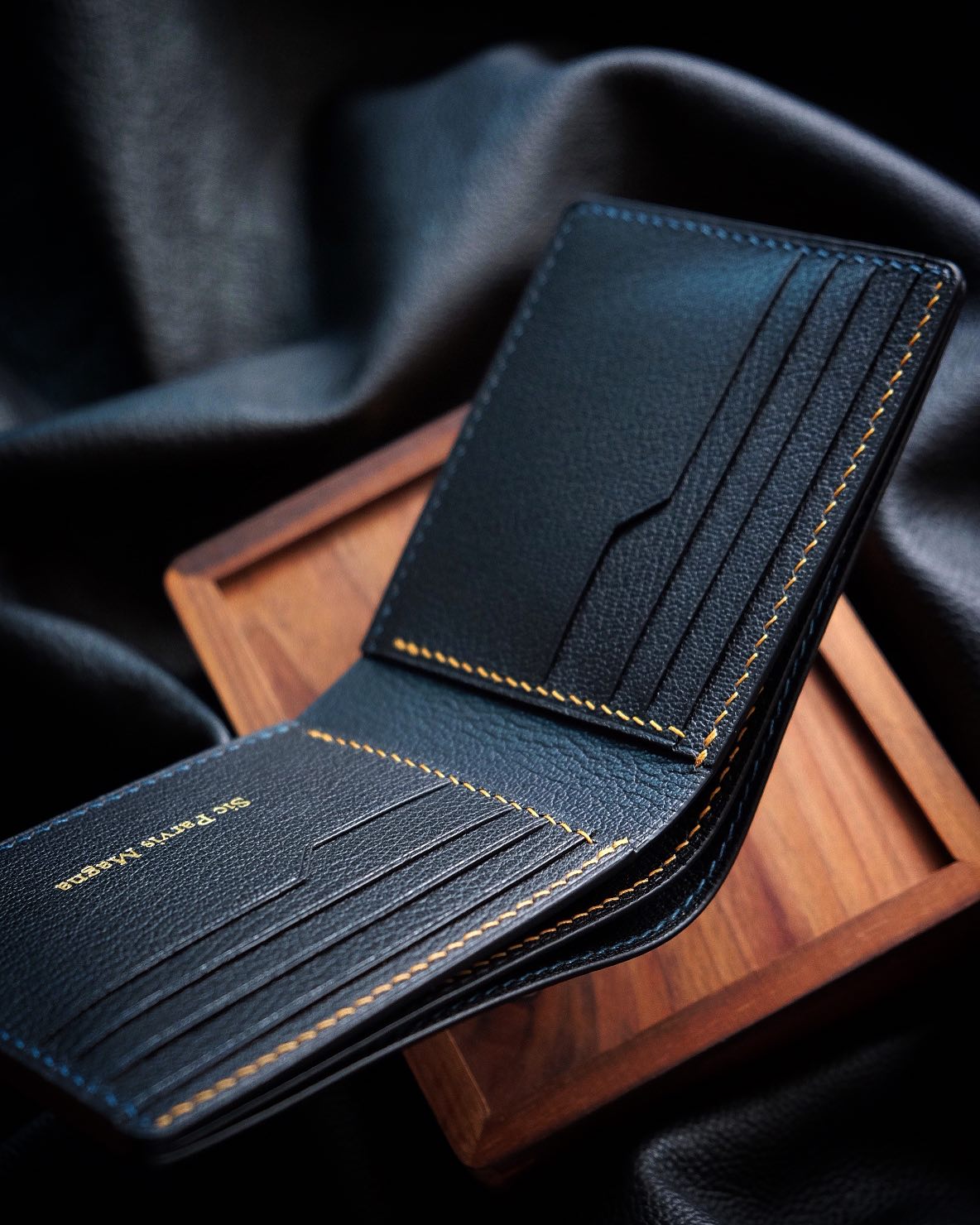 Contrast Edge Classic Wallet