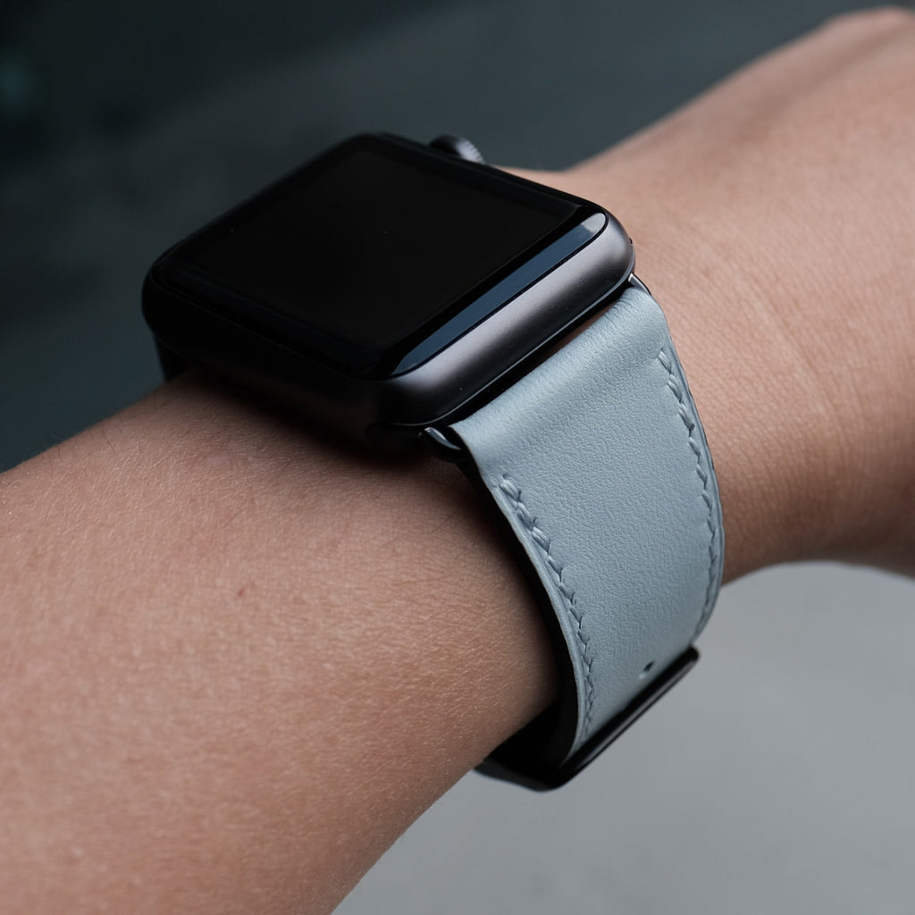 สายรัดข้อมือหนังแท้สุดหรูสำหรับ Apple Watch - ลายจุดสีน้ำเงิน
