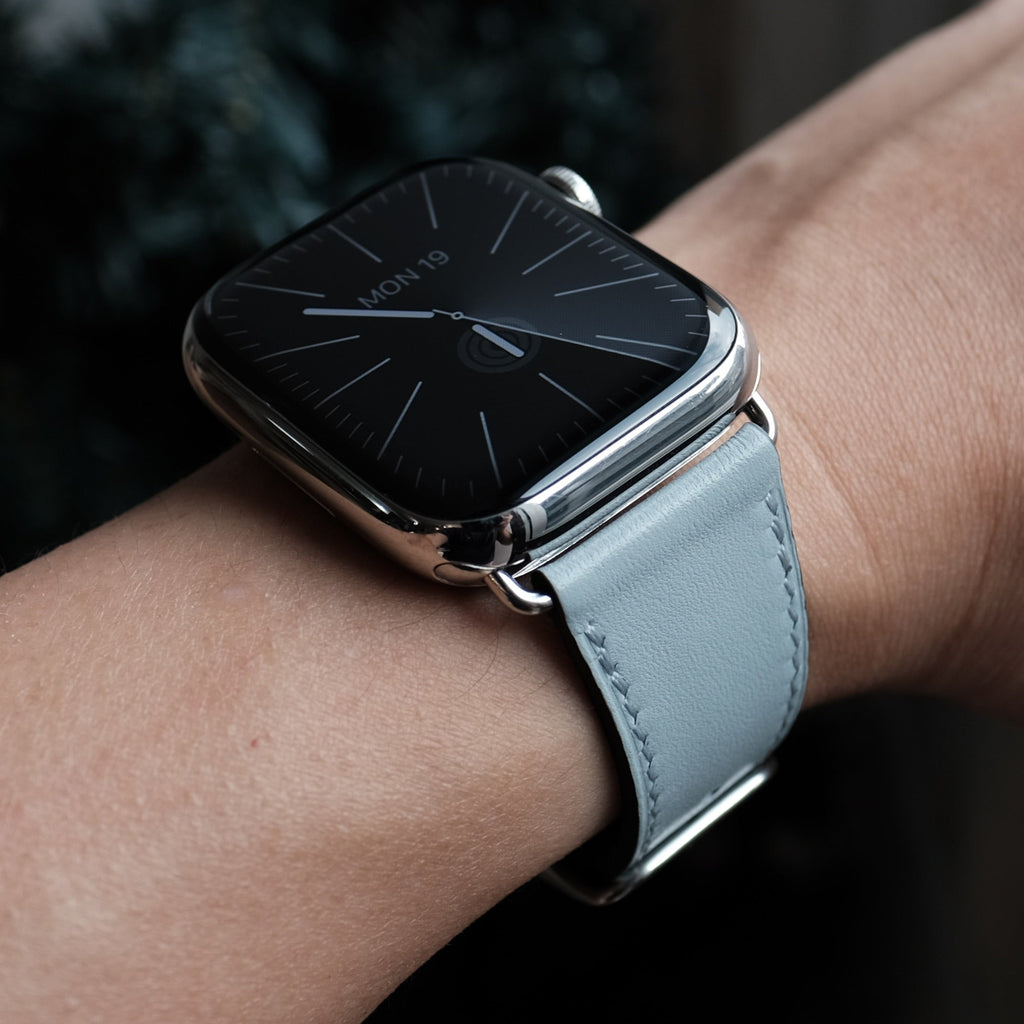สายรัดข้อมือหนังแท้สุดหรูสำหรับ Apple Watch - ลายจุดสีน้ำเงิน