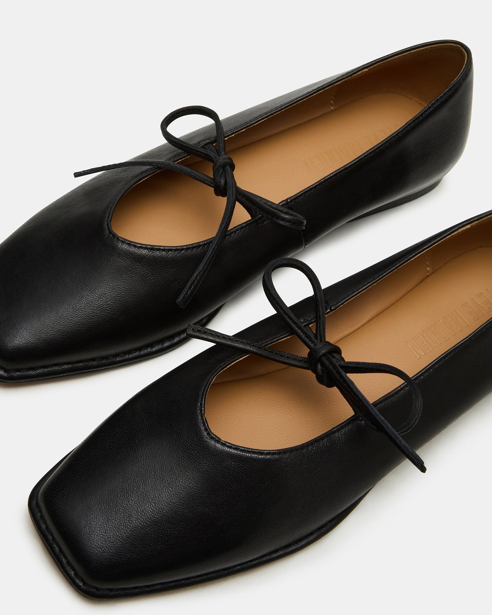LOLA BLACK LEATHER