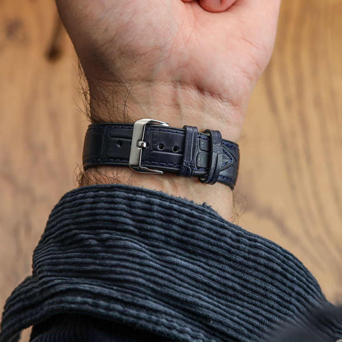 Louvain Croc Strap en Cuir Artisanale - Bleu Foncé, Élégance et Durabilité