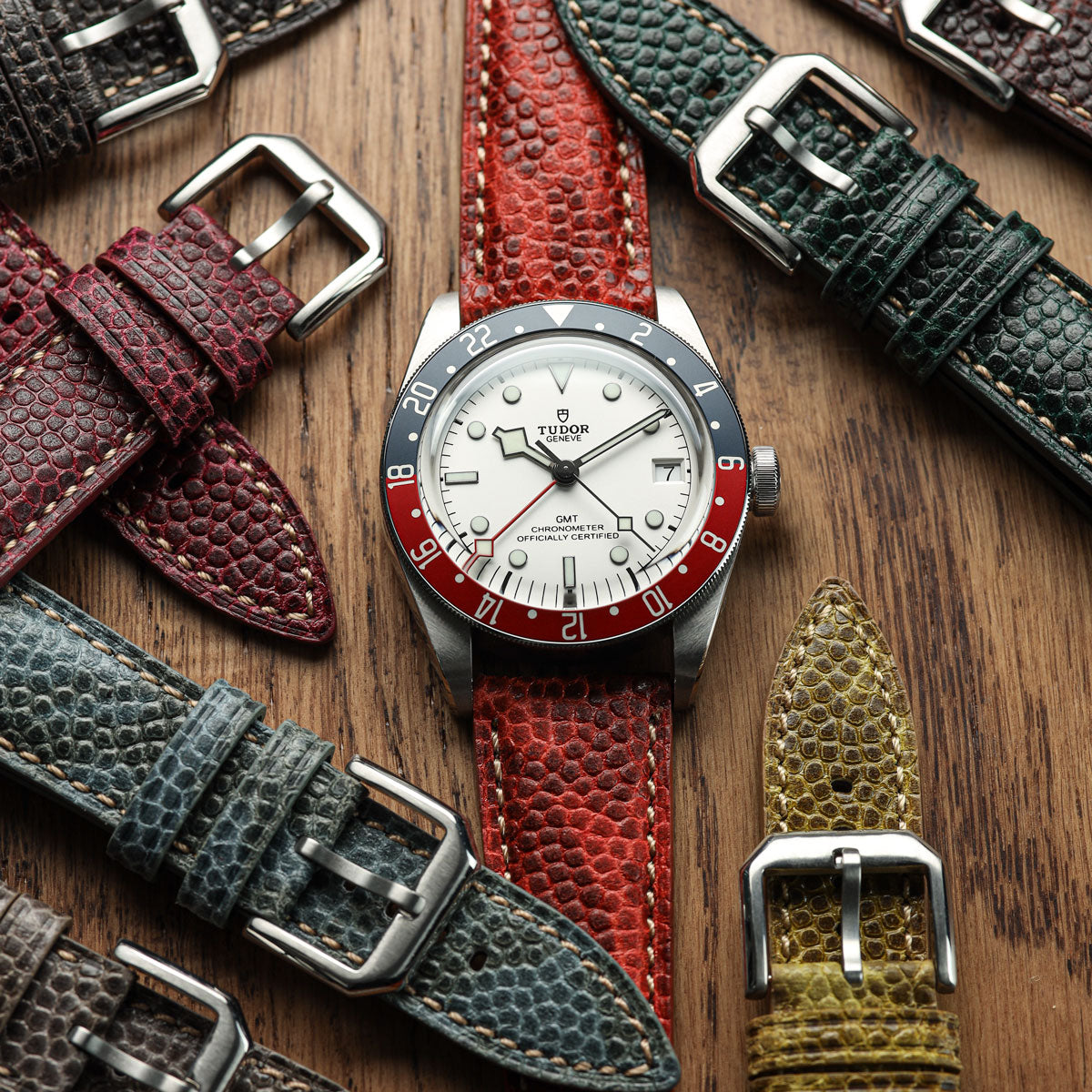 Bracelet en cuir rembourré Adassa - Caviar Ember Orange pour une élégance sophistiquée