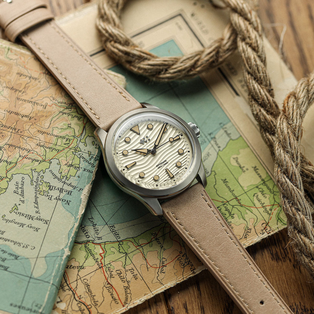 Bracelet montre en cuir plat Brixham Beige pastel Élégance et confort
