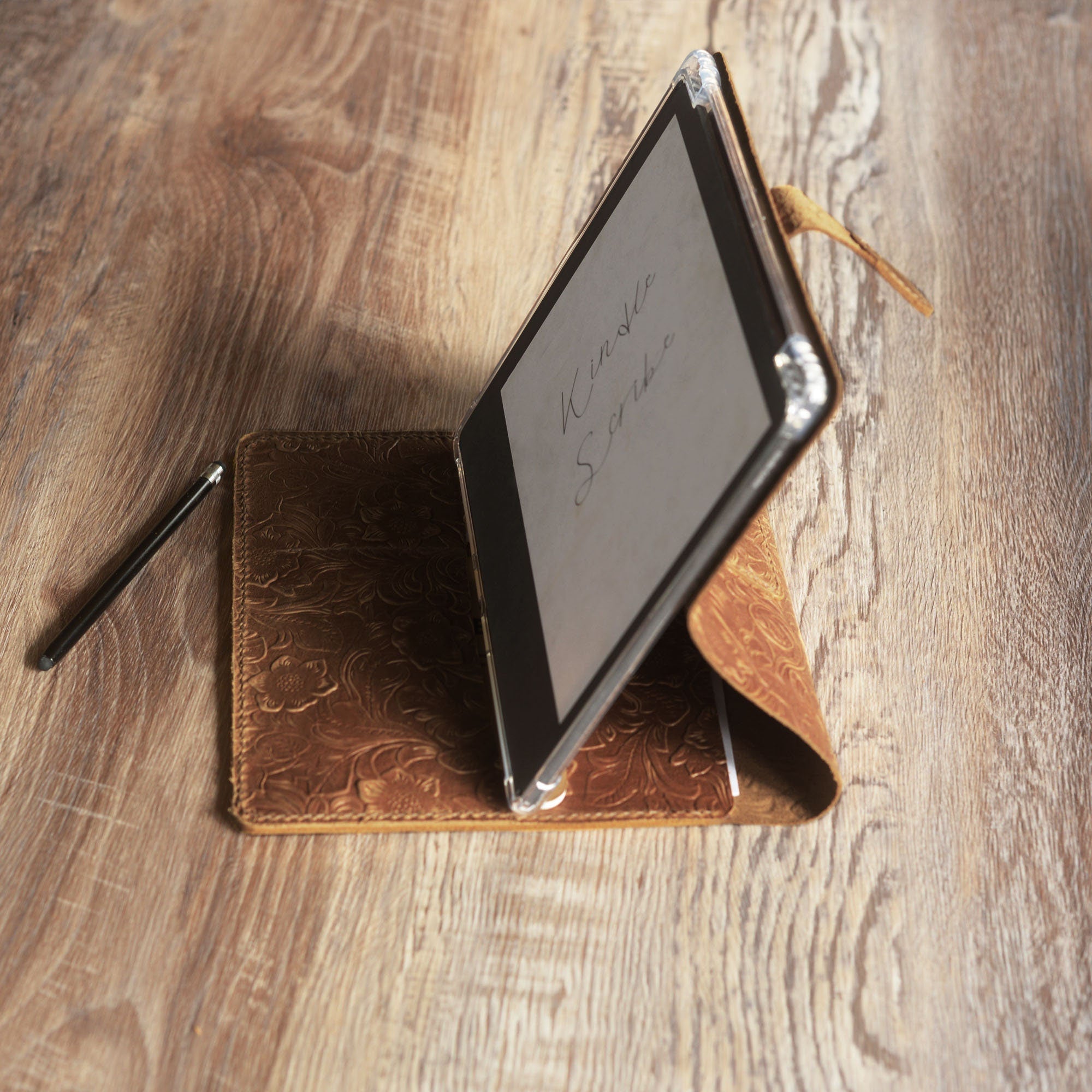 Étui en cuir personnalisé pour Kindle Scribe - Cuir gravé de style artisanal - Modèle 606-SC