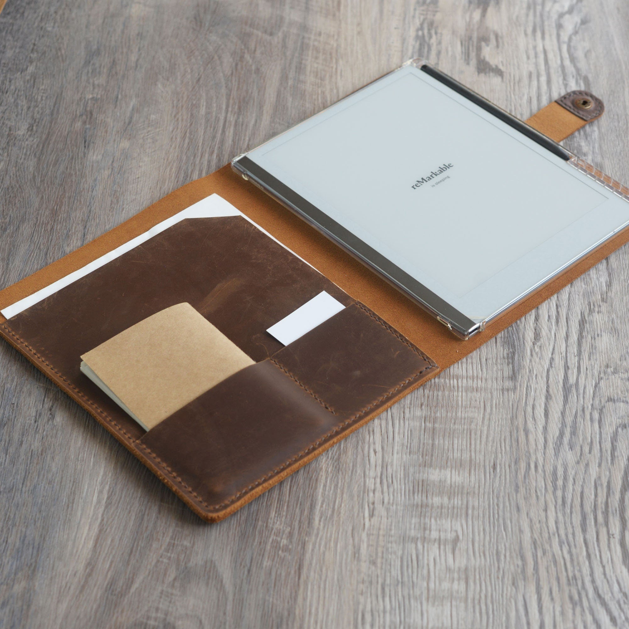 Folio en Cuero Personalizado para Tableta reMarkable - Variedad de Colores - Modelo 607