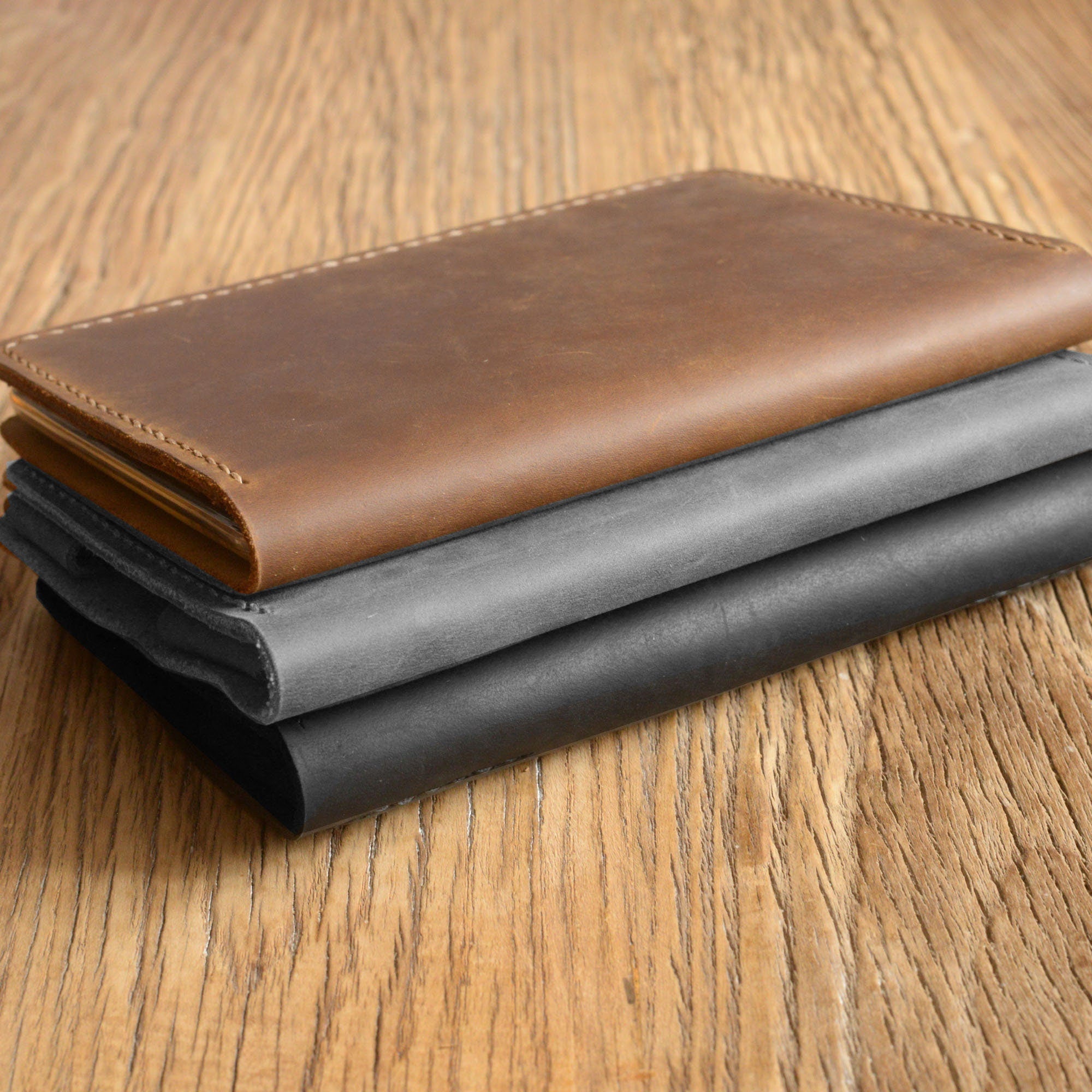 Étui en cuir personnalisé pour Kindle Scribe - Plusieurs couleurs disponibles - Modèle 607-SC