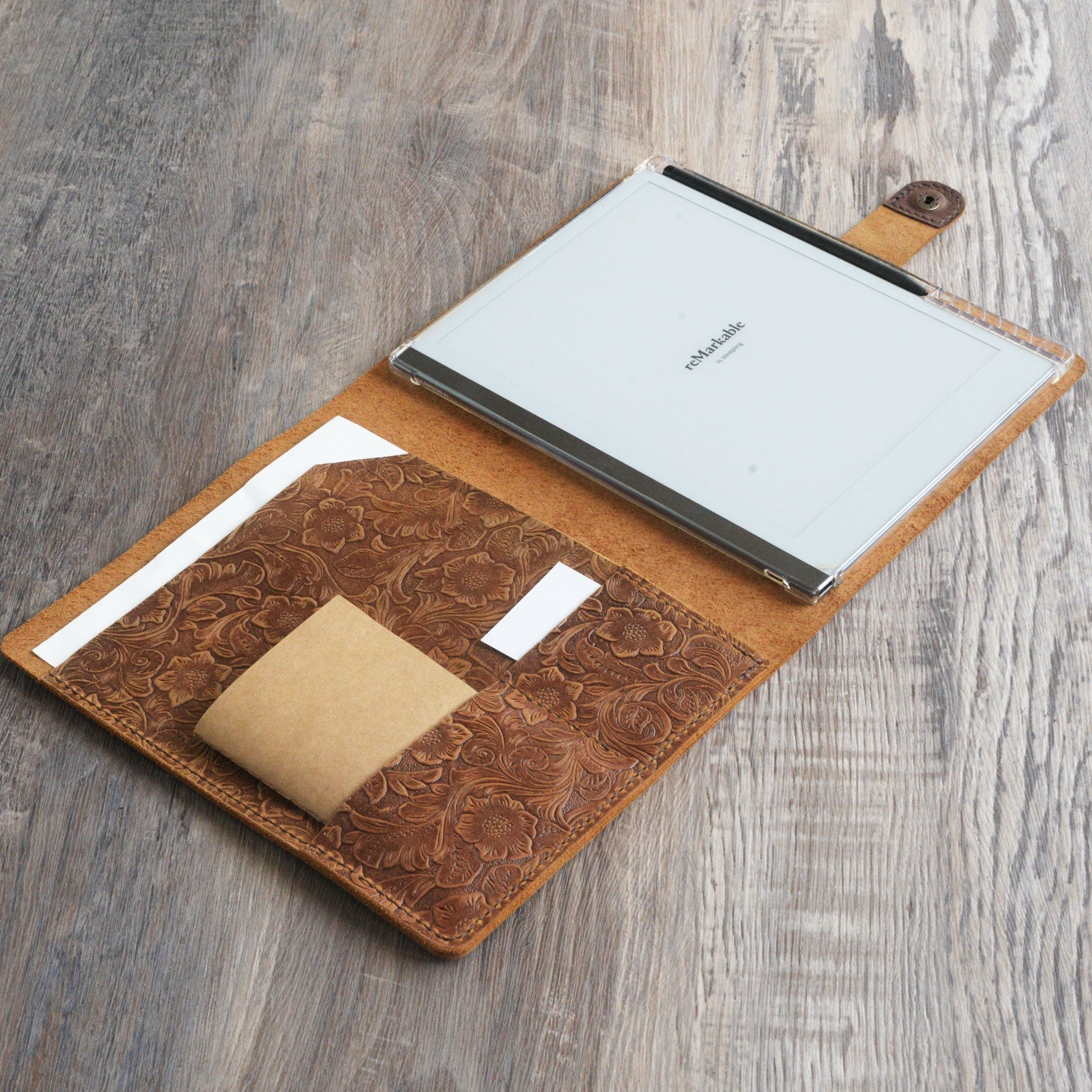 Folio en cuero personalizado para tableta reMarkable - Cuero trabajado a mano - Modelo 607