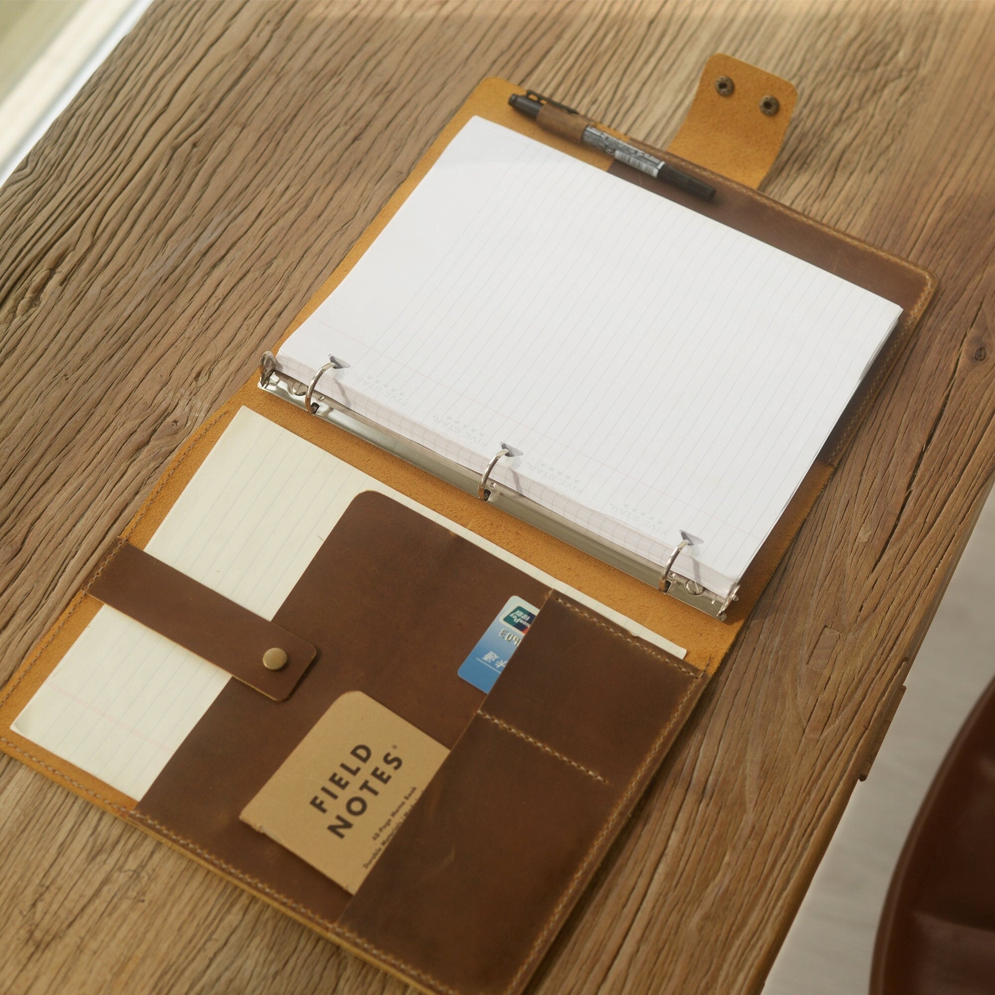Cartera de Cuero Personalizada con aros 3, Compatible con papel de recarga 8.5 x 11 o A5, Cubierta de Cartera de Cuero - Cuero con acabado envejecido - D715