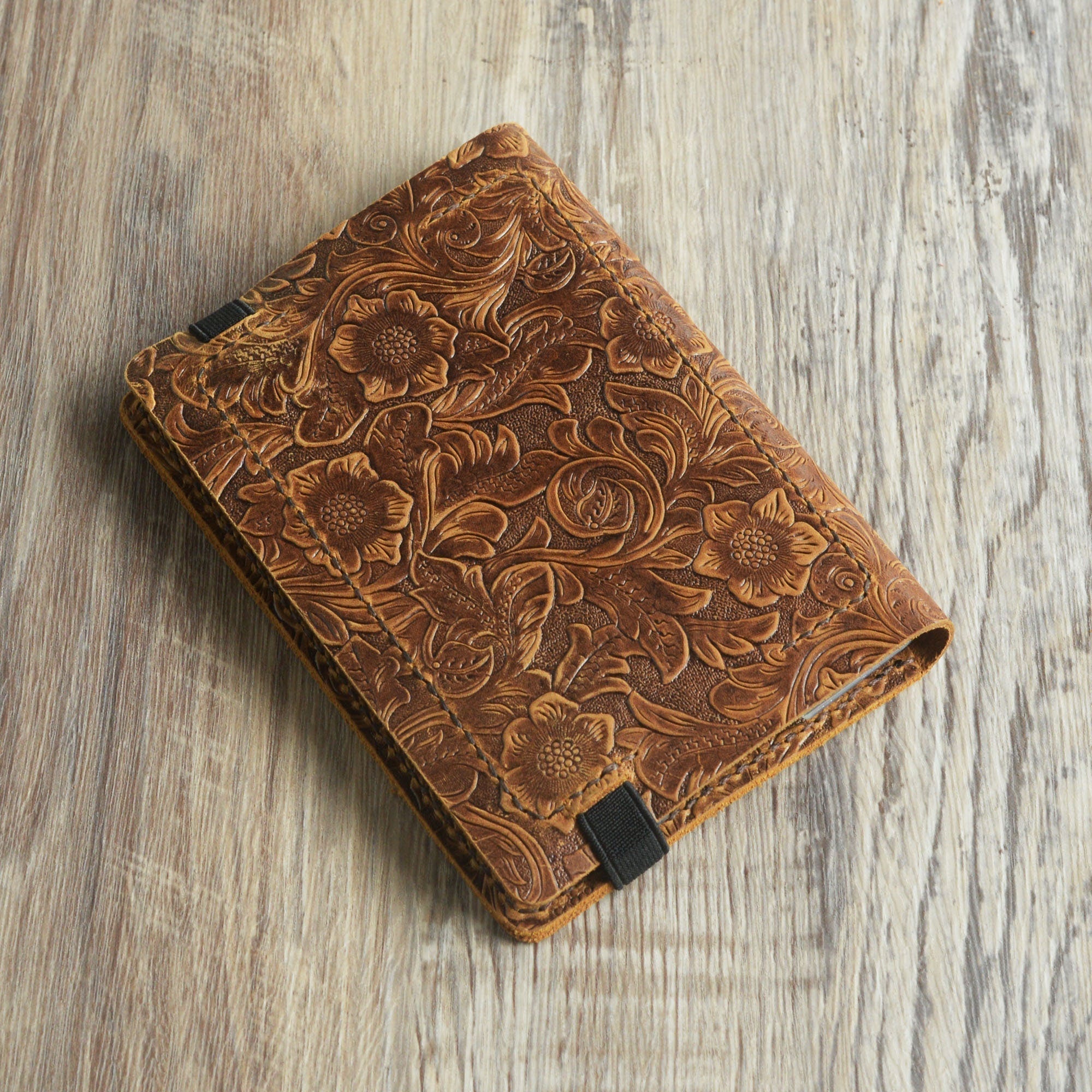 Étui en cuir pour Kindle Paperwhite avec poignée et fermeture élastique - Plusieurs couleurs - K01