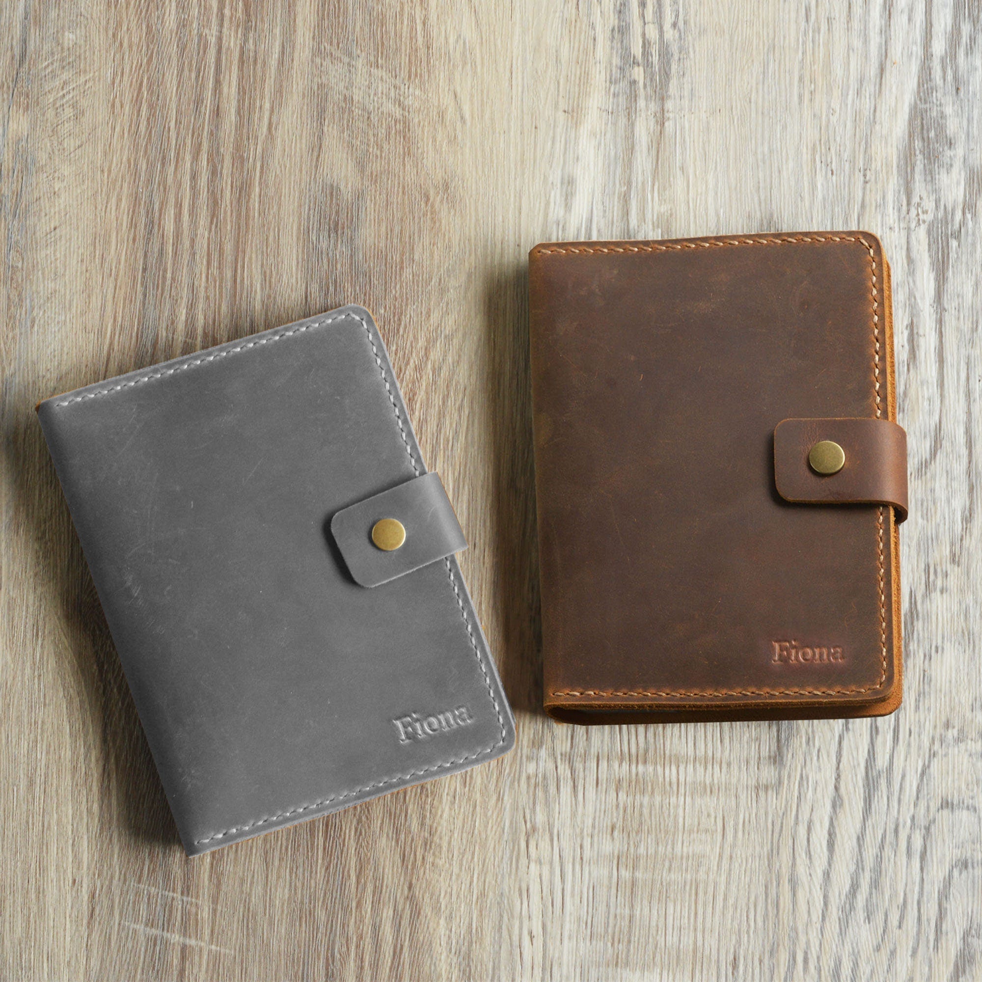 Étui en cuir pour Kindle Paperwhite avec poignée et bouton-pression - Disponible en plusieurs couleurs - Modèle K01