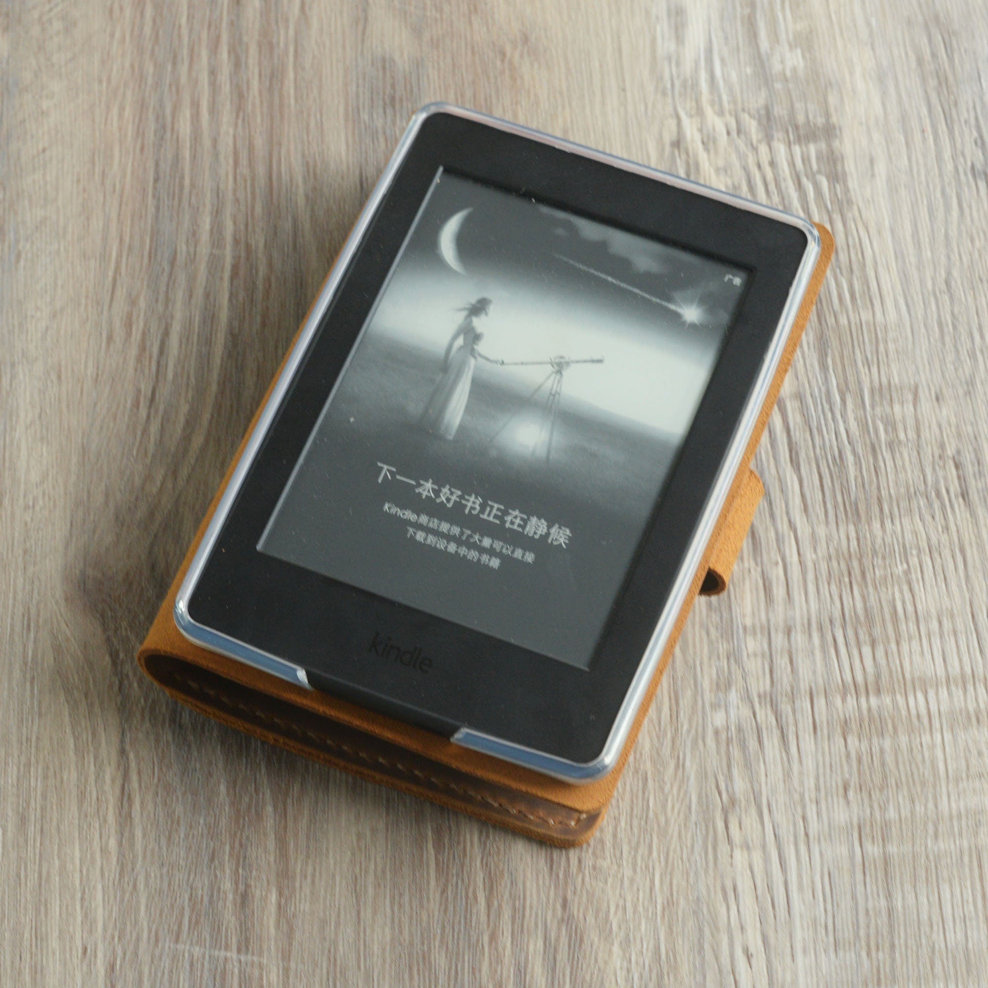 Étui en cuir pour Kindle Paperwhite avec poignée et bouton-pression - Disponible en plusieurs couleurs - Modèle K01