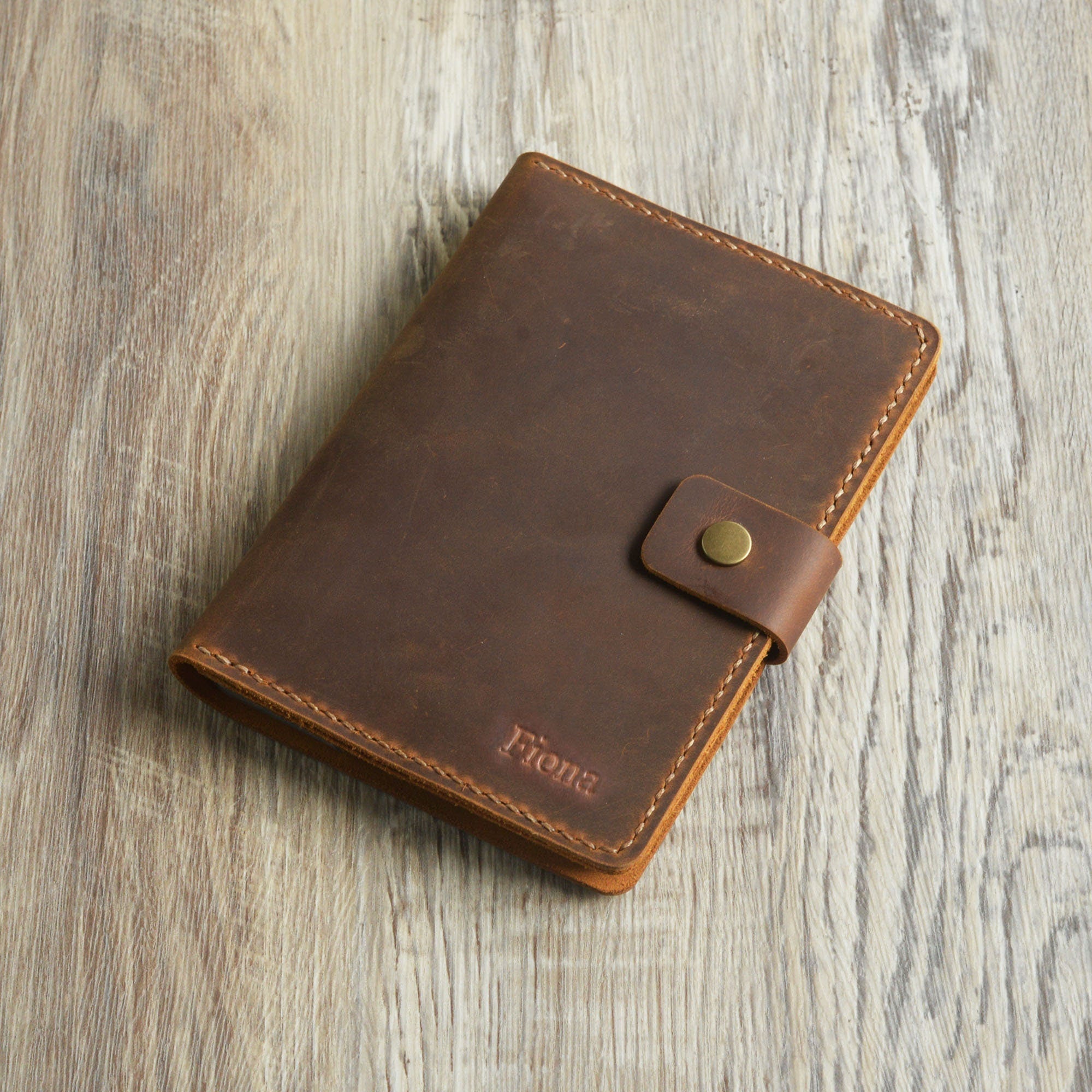 Étui en cuir pour Kindle Paperwhite avec poignée et bouton-pression - Disponible en plusieurs couleurs - Modèle K01