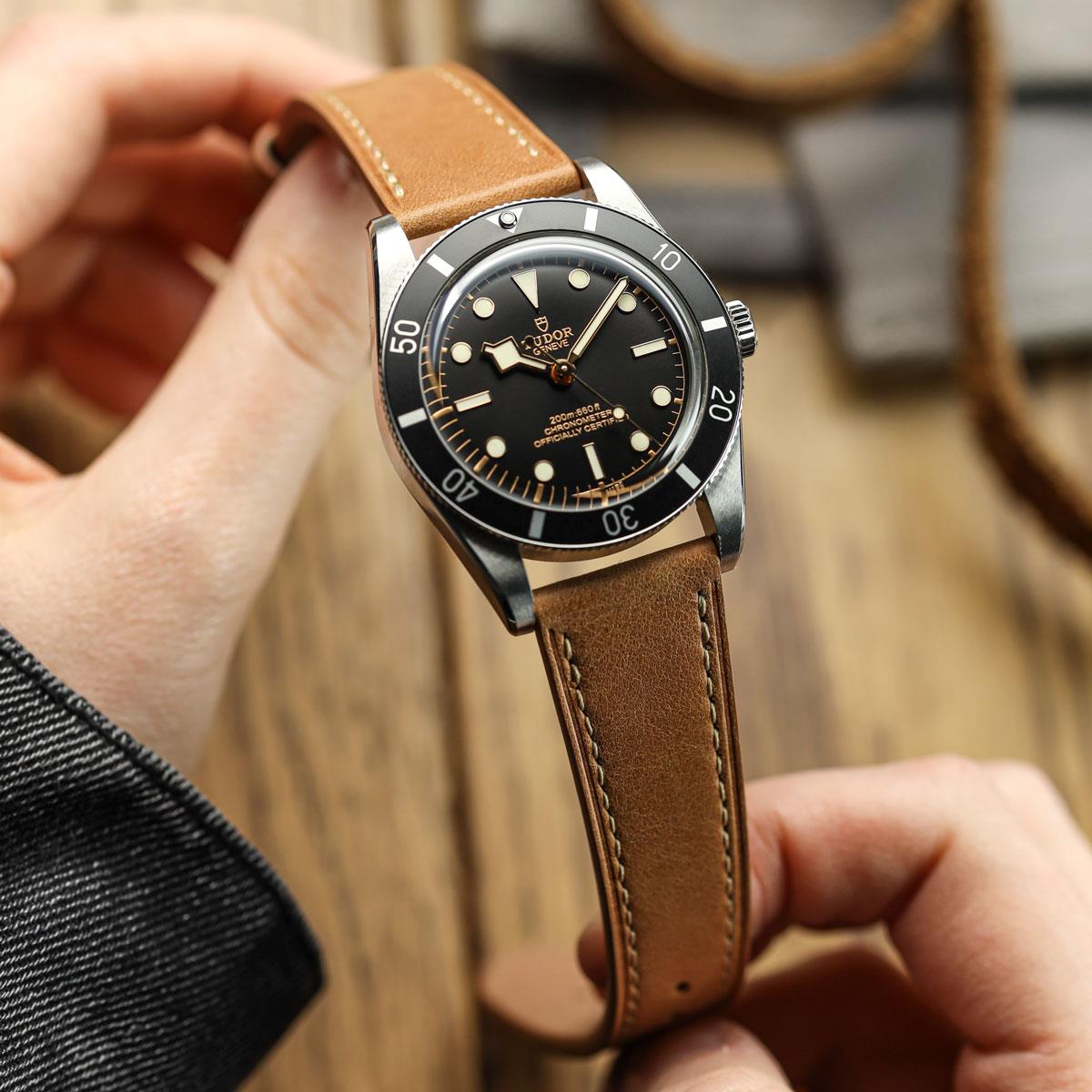 Bracelet de montre en cuir plat Brixham en brun clair pastel - Élégance douce et raffinée