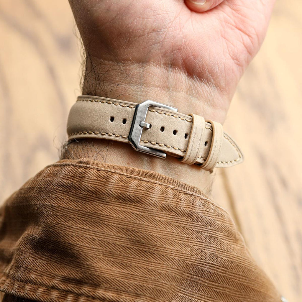 Bracelet en cuir véritable rembourré Whitby en beige pastel pour une élégance raffinée