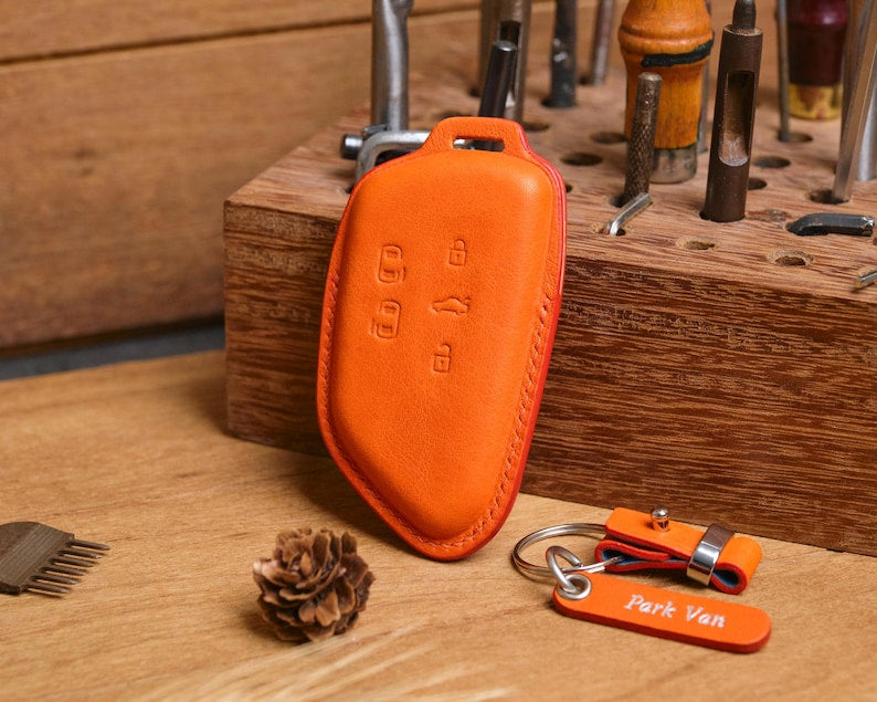 Volkswagen Atlas Key Fob Cover, Handcrafted Leather Key Case For VW Arteon, Atlas, Jetta GLI, Tiguan, VW 5-Button Fob, Birthday Gift For Him