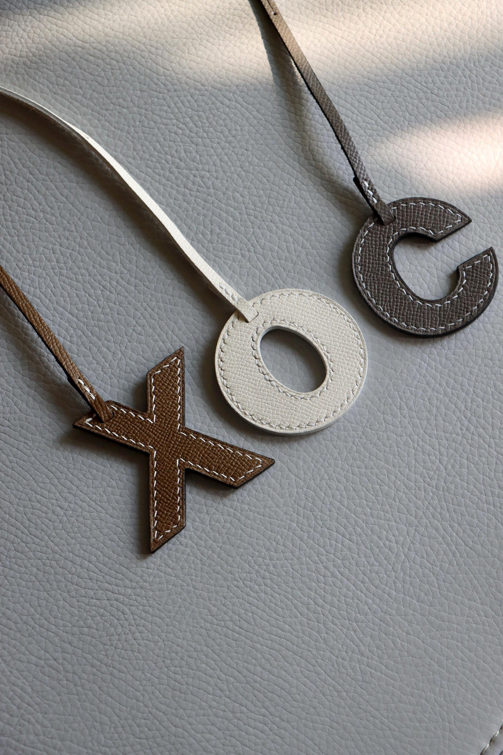 Handmade Leather Alphabet Bag Charm: Personalized Purse Decor