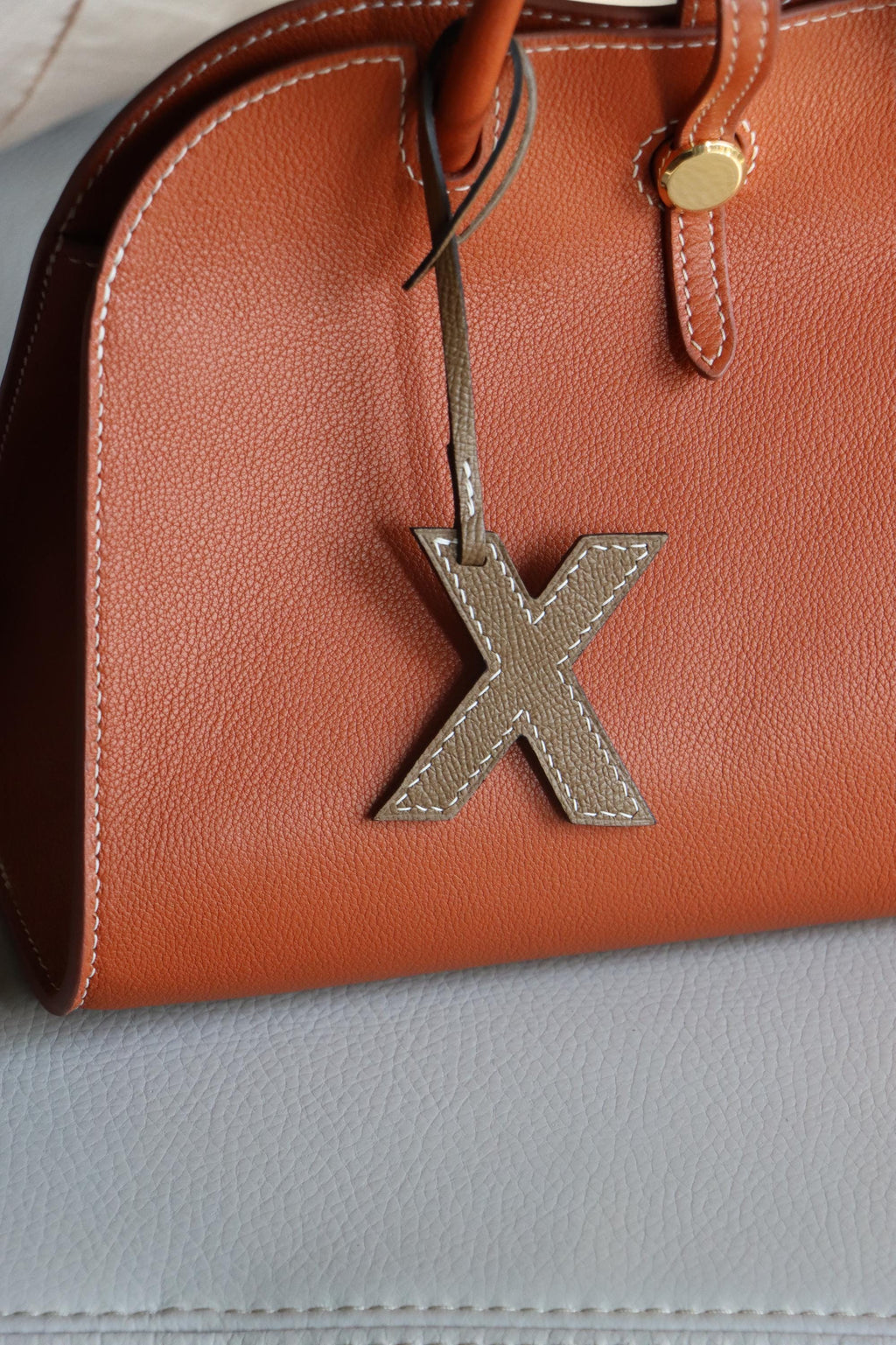 Handmade Leather Alphabet Bag Charm: Personalized Purse Decor
