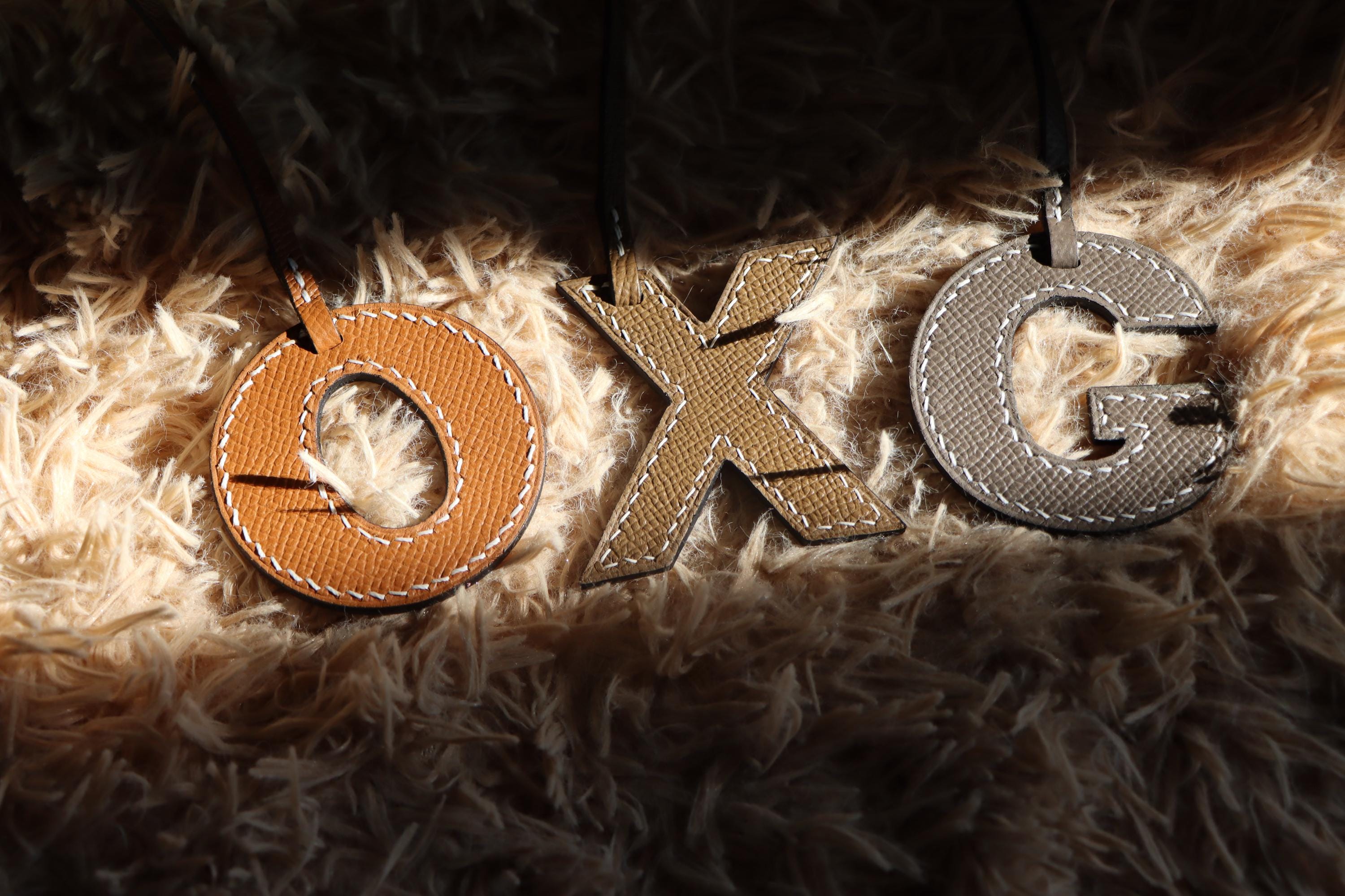 Handmade Leather Alphabet Bag Charm: Personalized Purse Decor