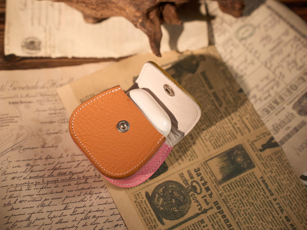 Handmade cowhide AirPods case | Suitable for all models, doubles as a coin purse and accessory.