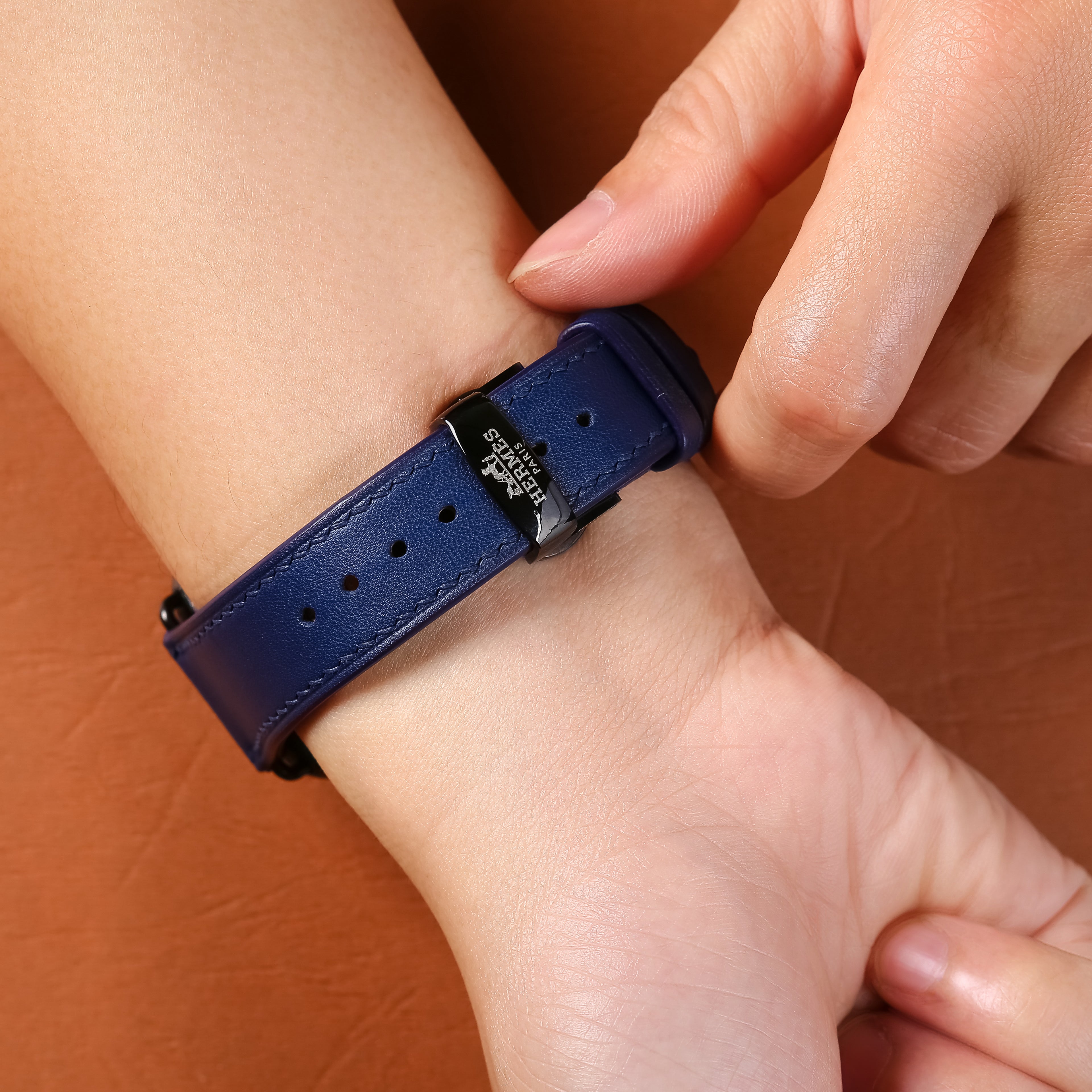 สายนาฬิกา Swift Leather สำหรับ Apple Watch, นาฬิกากลไก