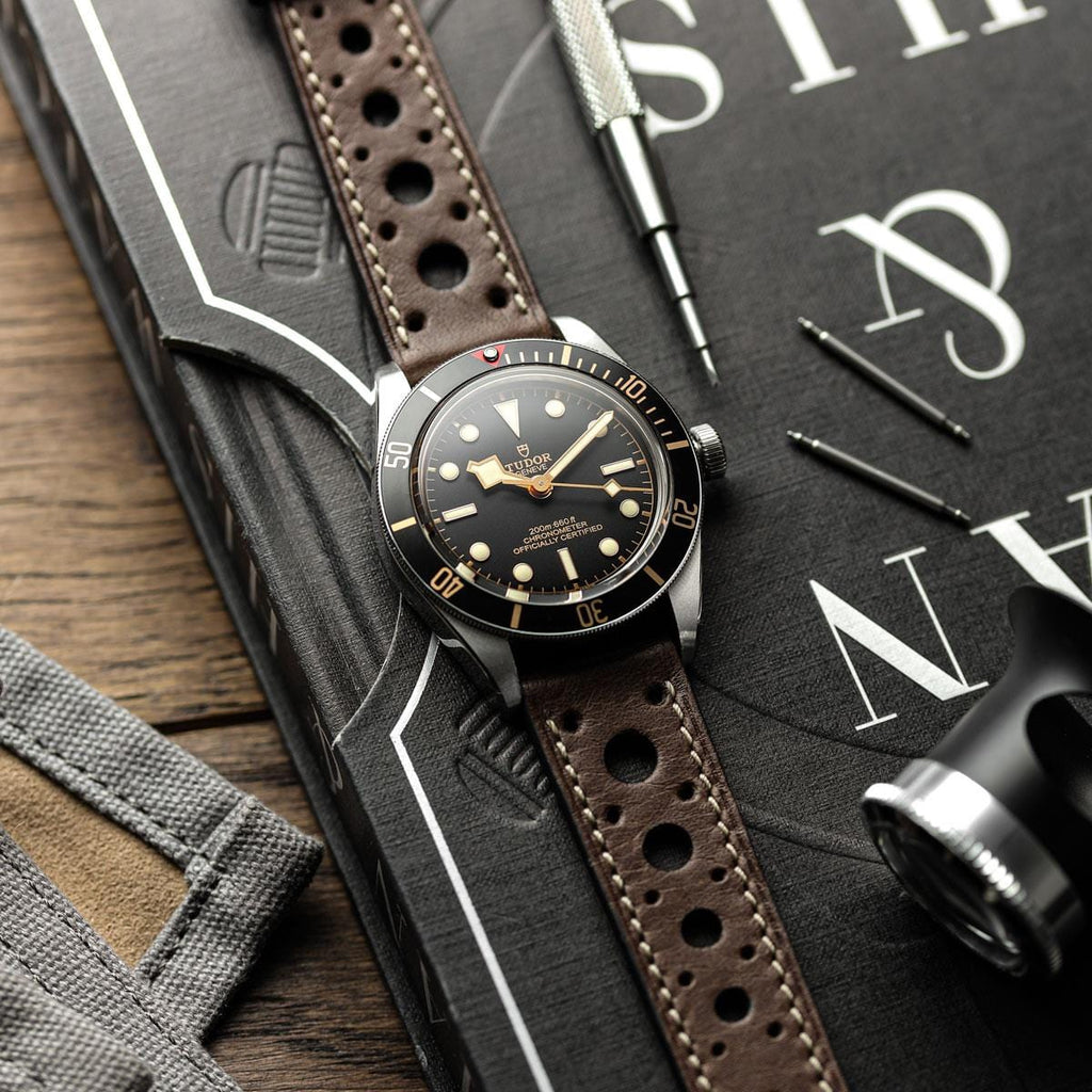 Bracelet de montre en cuir véritable fait main Boutsen Cavallo Racing - Cacao pour un style sophistiqué