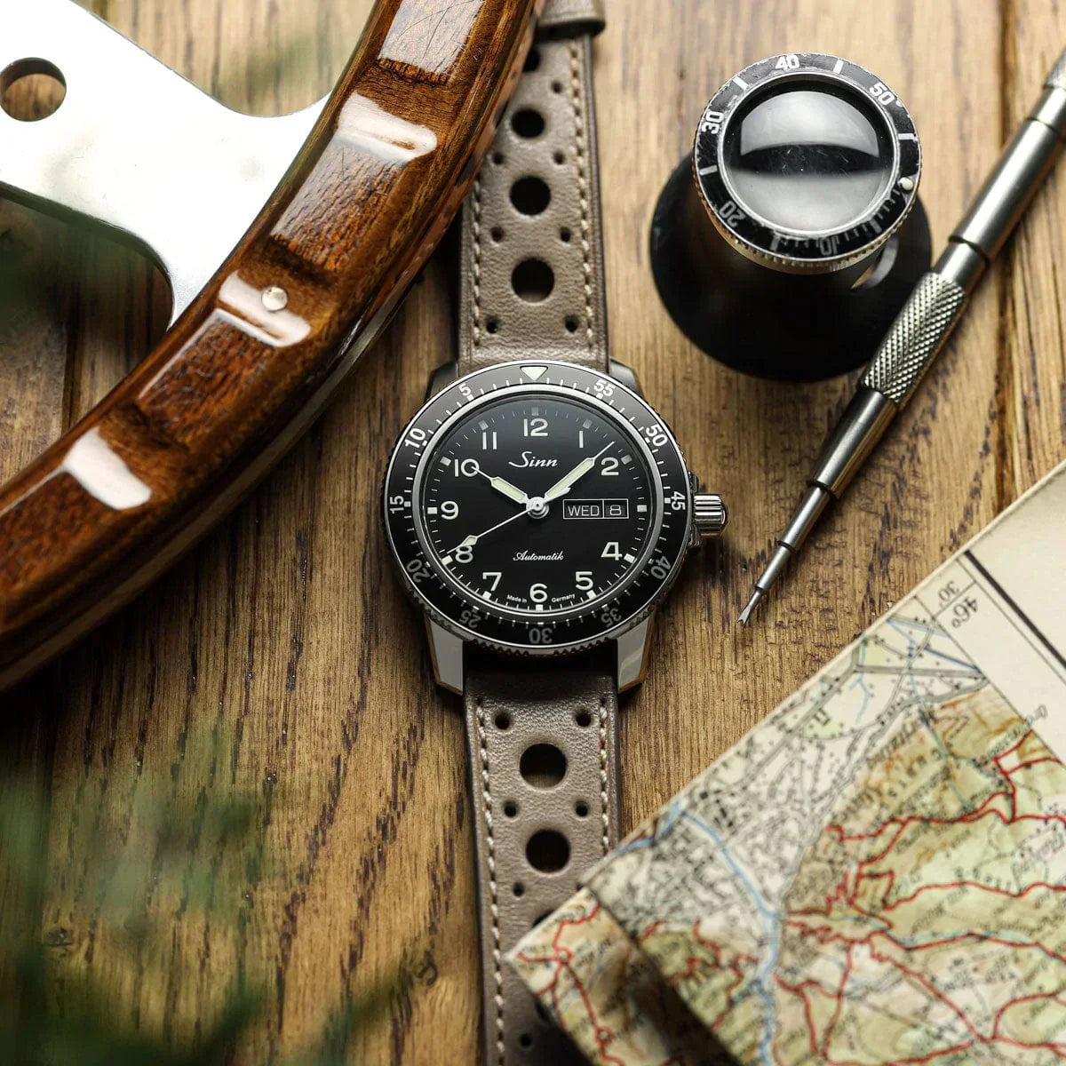 Joli Bracelet de Montre en Cuir Faites à la Main par Boutsen Cavallo Racing - Taupe Élégant
