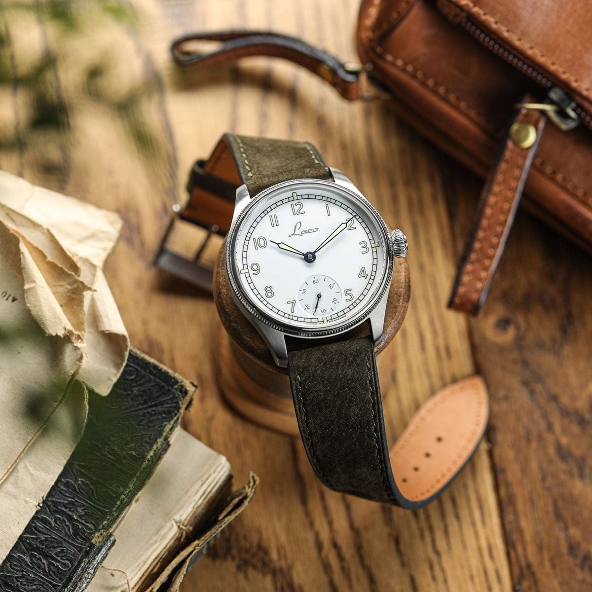 Bracelet pour montre en cuir nubuck plat Mozet, fait main en kaki